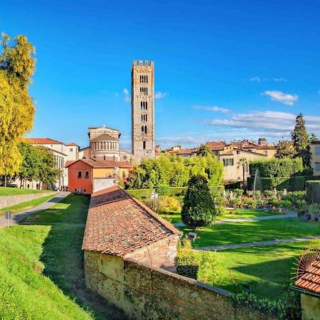 All'Interno Delle Mura Appartamento Con Wi-Fi E Netflix ลุคคา ภายนอก รูปภาพ