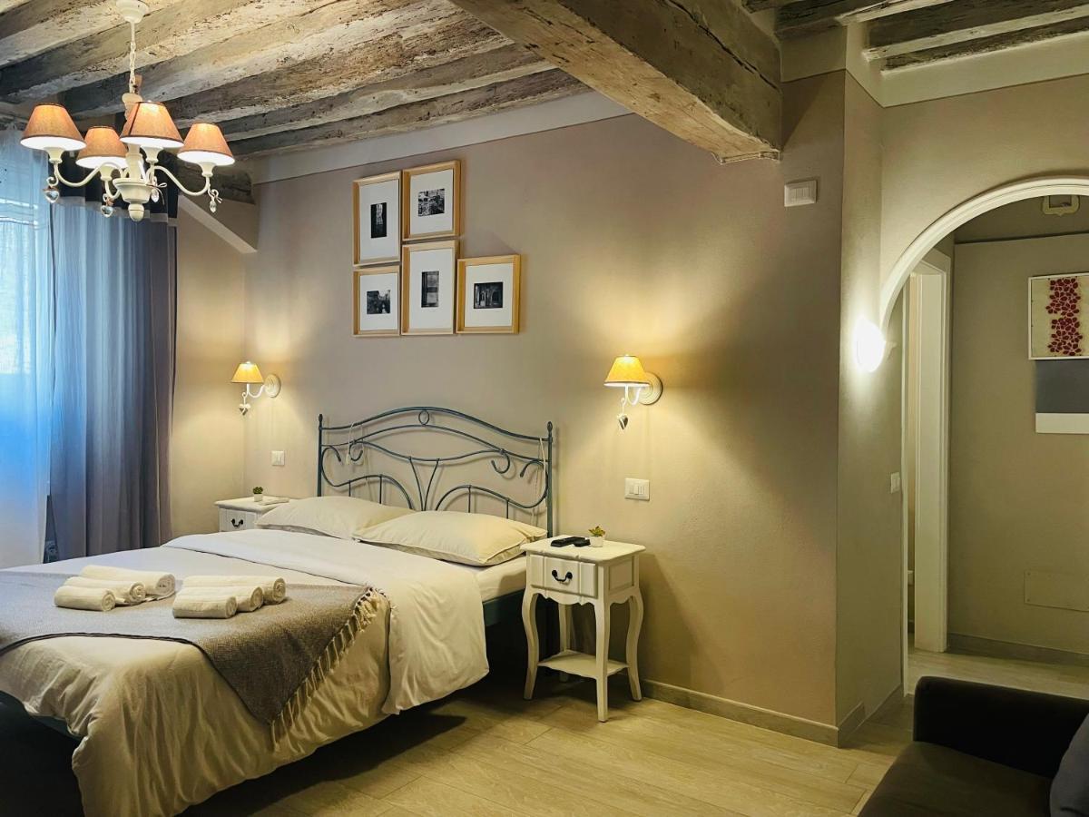 All'Interno Delle Mura Appartamento Con Wi-Fi E Netflix ลุคคา ภายนอก รูปภาพ