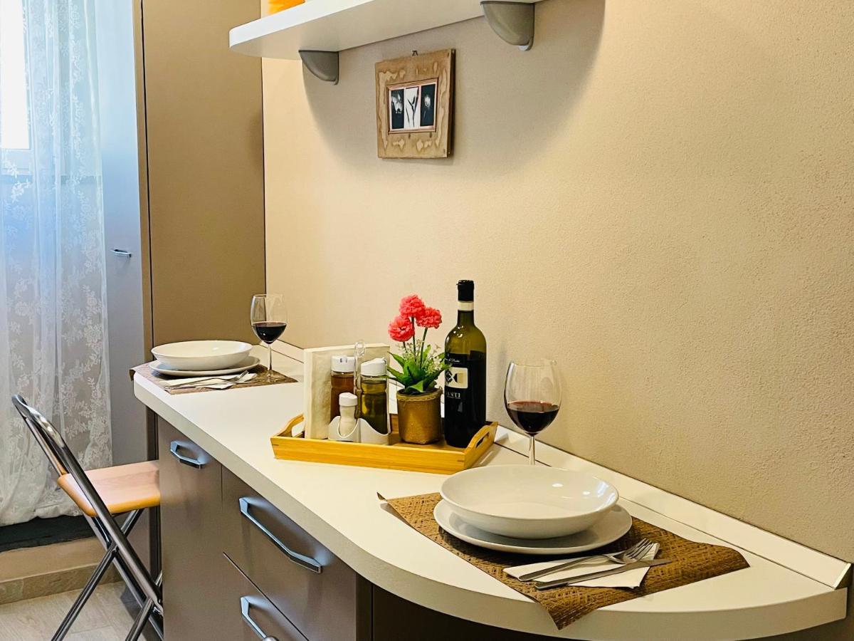 All'Interno Delle Mura Appartamento Con Wi-Fi E Netflix ลุคคา ภายนอก รูปภาพ