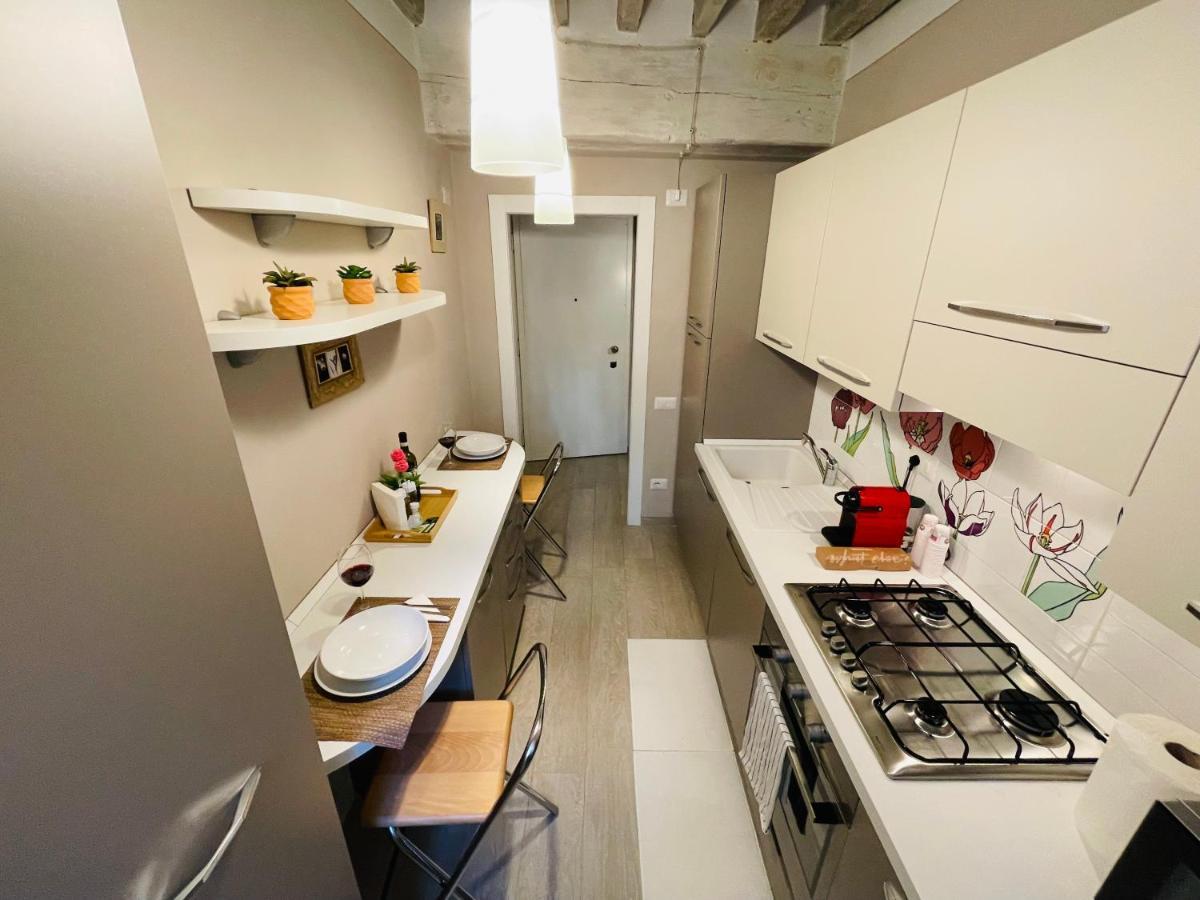All'Interno Delle Mura Appartamento Con Wi-Fi E Netflix ลุคคา ภายนอก รูปภาพ