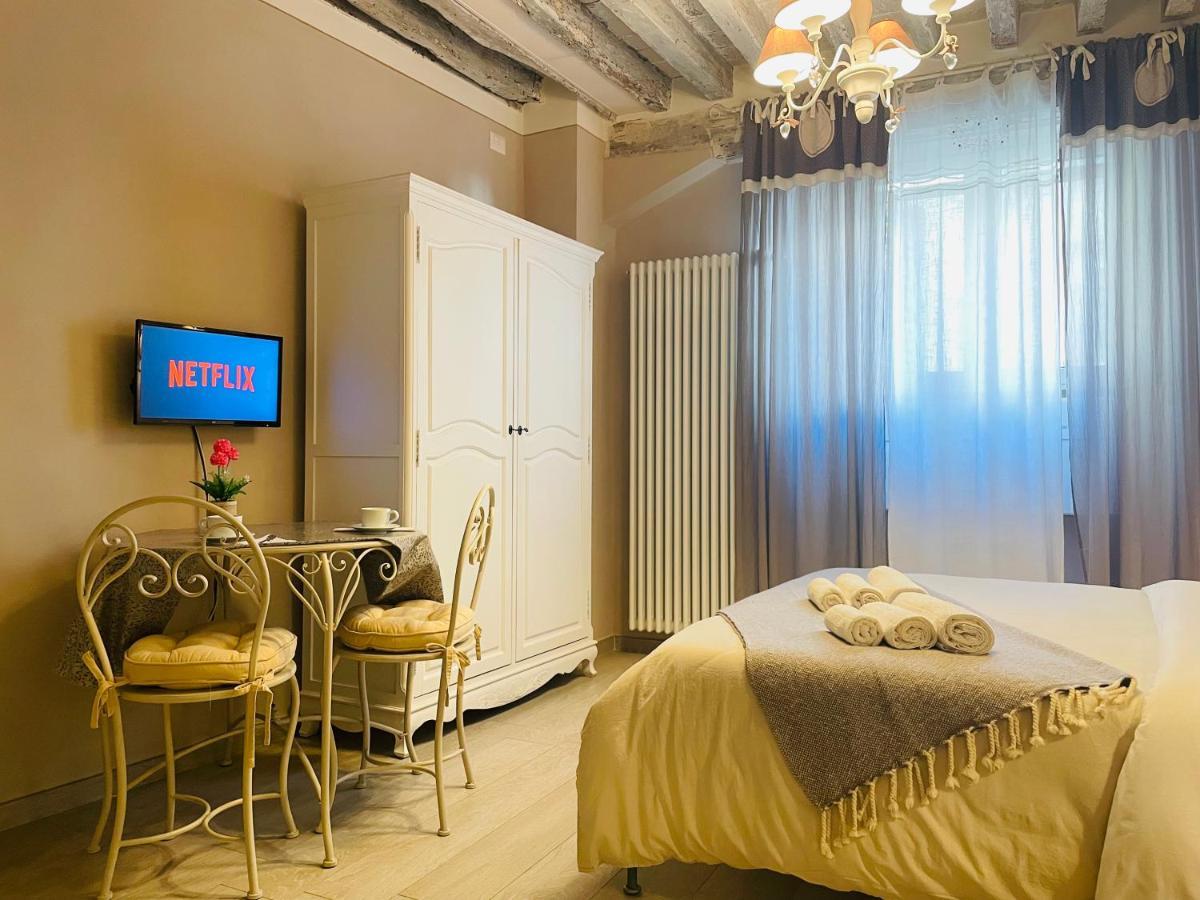 All'Interno Delle Mura Appartamento Con Wi-Fi E Netflix ลุคคา ภายนอก รูปภาพ