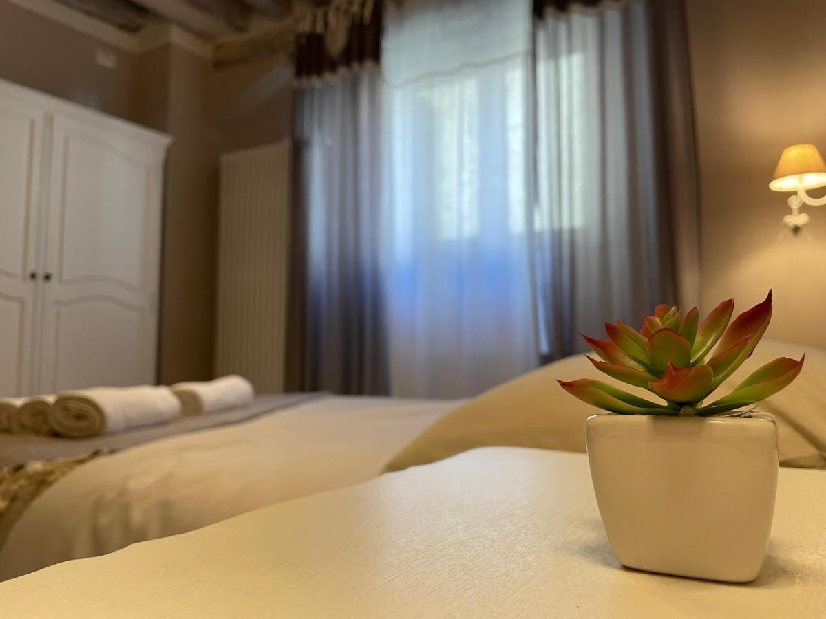 All'Interno Delle Mura Appartamento Con Wi-Fi E Netflix ลุคคา ภายนอก รูปภาพ