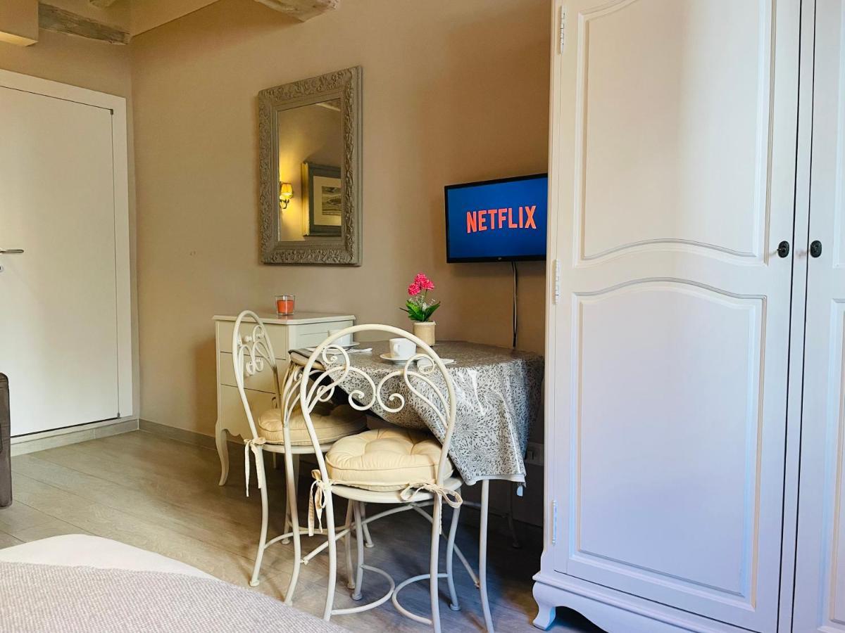 All'Interno Delle Mura Appartamento Con Wi-Fi E Netflix ลุคคา ภายนอก รูปภาพ